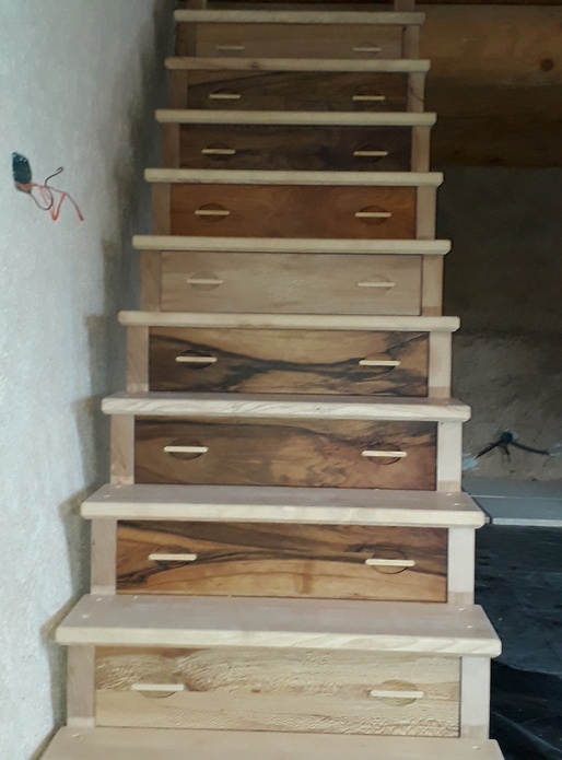 Escalier droit à tiroirs