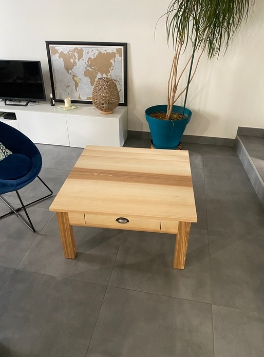 Table basse en frêne avec un tiroir