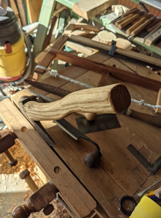 Manche de hache en frêne