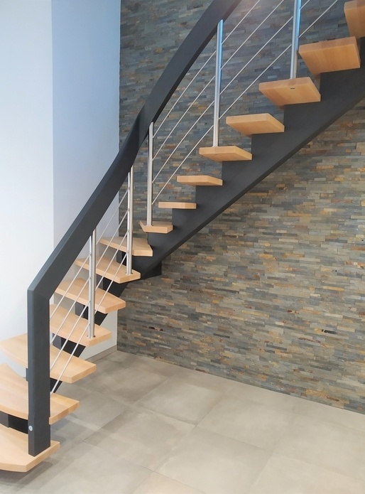 Escalier à crémaillère centrale