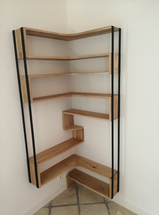 Bibliothèque sur deux angles en chêne