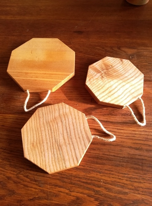 Dessous-de-plats, à partir de chutes de lambris