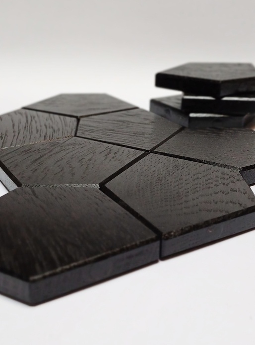 Sous-verres aimantés qui pavent le plan et récit d'un désastre