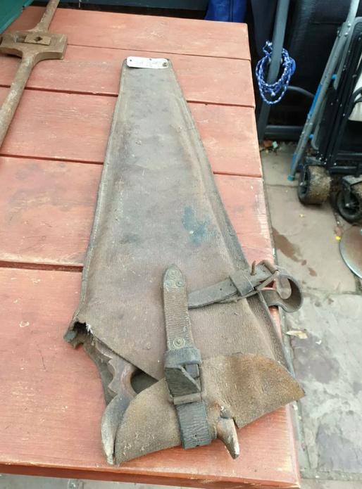 Étui cuir pour scie vintage façon Josh Randall lol