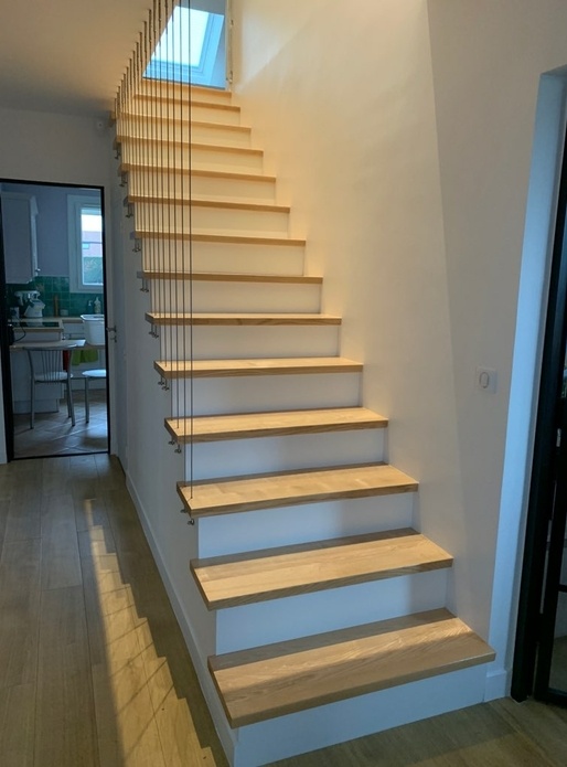 Habillage escalier béton en frêne massif