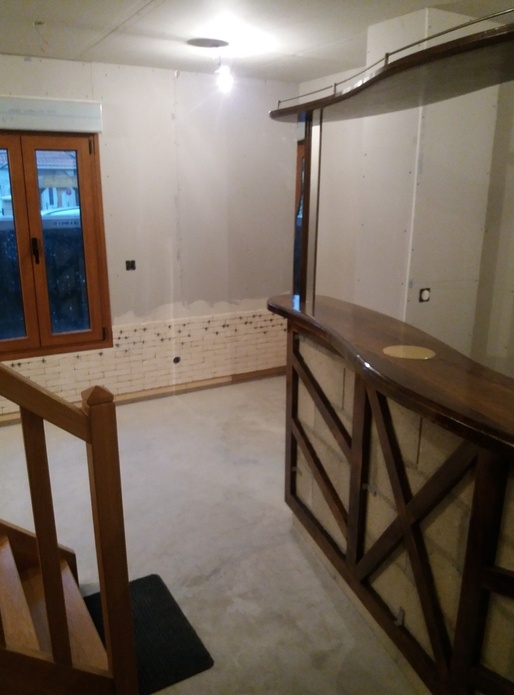 Bar.comptoir façade galerie et meuble.