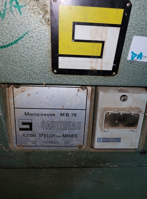 Vide atelier de menuiserie en Isère