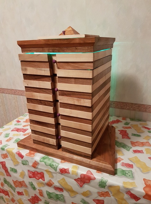 Meuble transformable à deux ailes