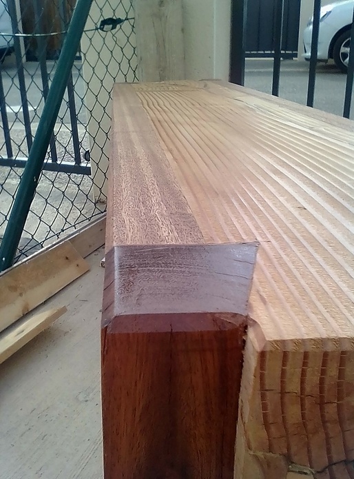 Banc bois massif et résine polyester