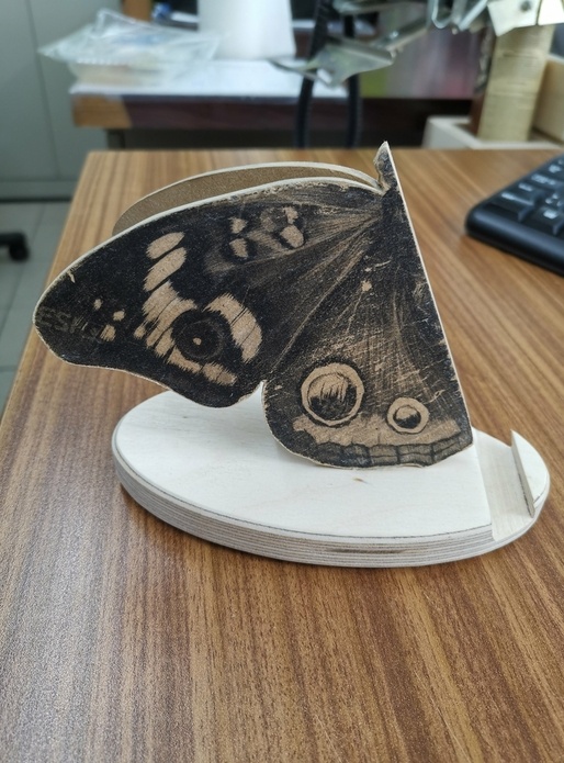 Un support smartphone qui papillonne