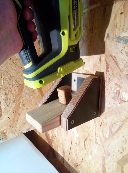 Support mural pour aspirateur à main