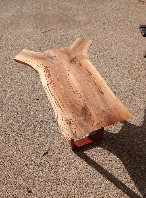 Table basse en noyer