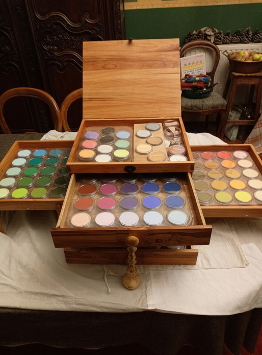 Coffret de rangement pour matériel artistique