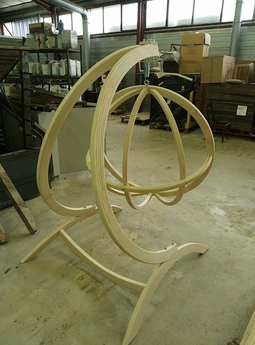 Fauteuil boule frêne en lamellé collé