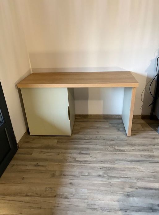 Bureau en mélaminé