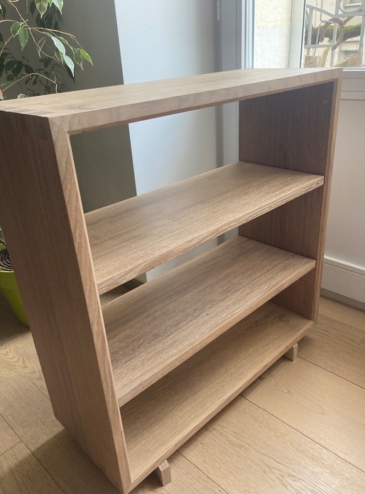 Etagère de cuisine à queues d'arondes en onglet (à la main)