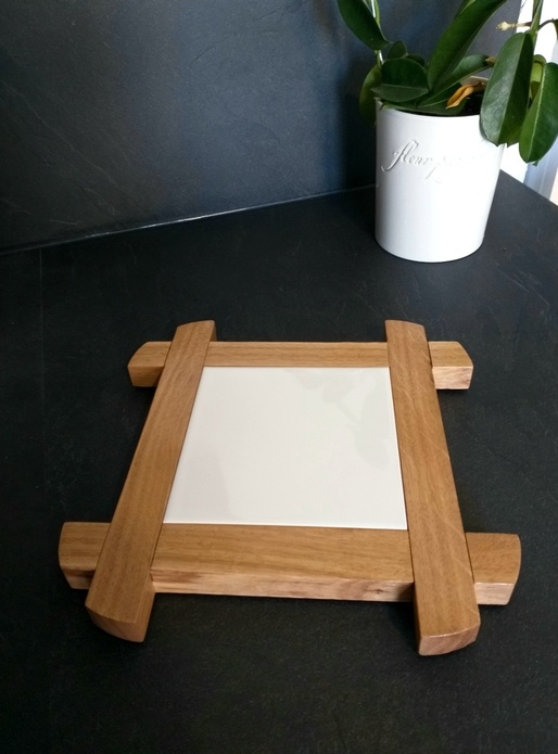 Dessous de plat entailles a mi bois