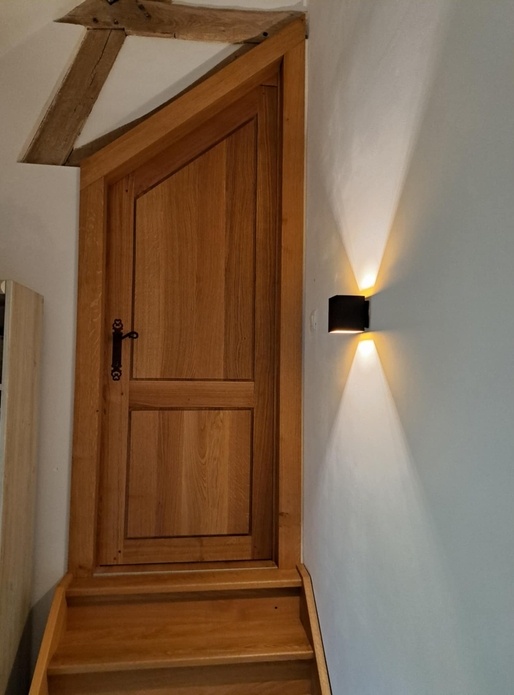 Porte trapézoidale en chêne massif