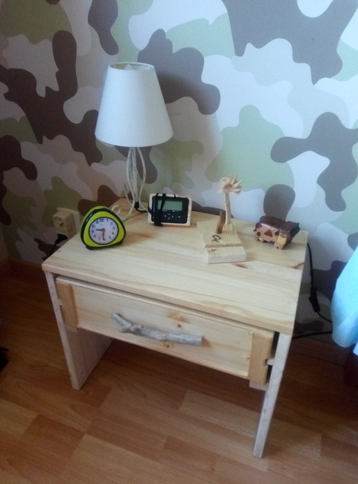 Table de chevet (pour ma chambre)
