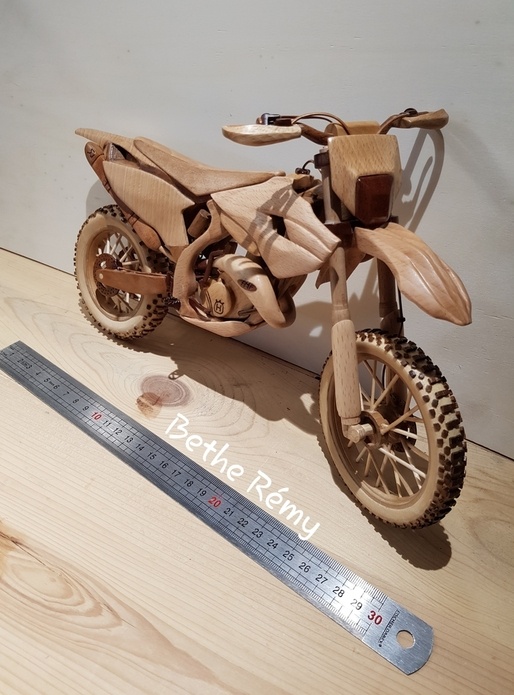 Moto en bois
