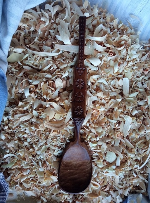 10ème cuillère de 2023 : Cuillère à salade en bouleau cuite au four.