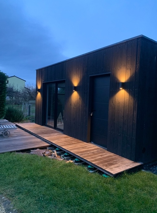 Pool house aménagé avec cave et terrasse