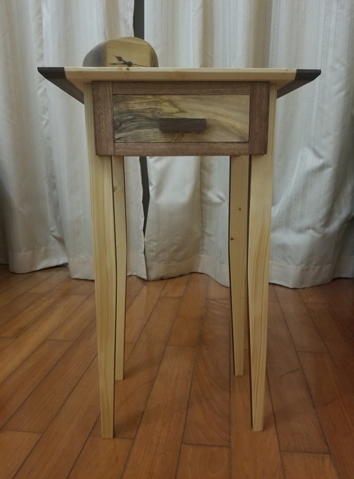 Table de nuit "Pikachu"