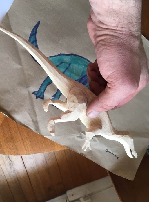 Dinosaure en frênes en cours de réalisation