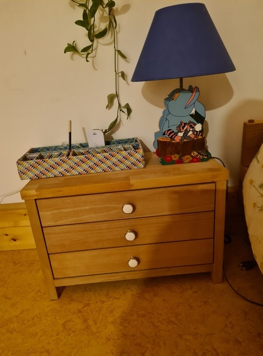 Table de nuit en hêtre