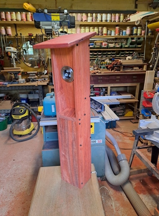 Borne d'éclairage exterieur