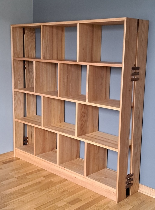 Bibliothèque en orme et ses agraphes