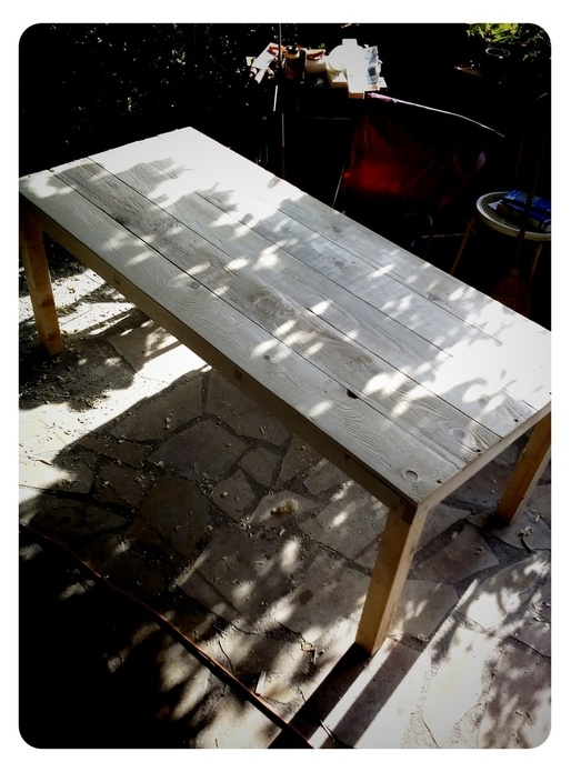Table en pin pour la terrasse