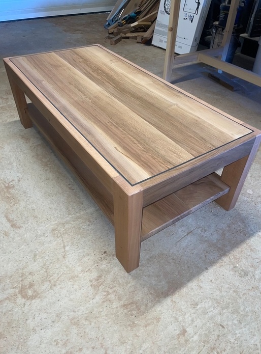 Table basse en merisier et chêne