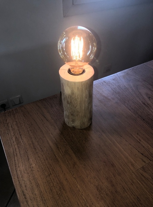 Lampe en hêtre massif