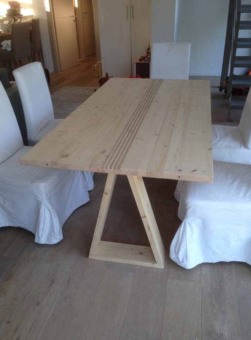 Ma première table à manger...