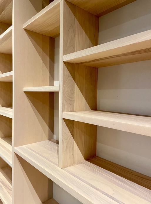 Bibliothèque en frêne massif + tiroirs Blanc Mat