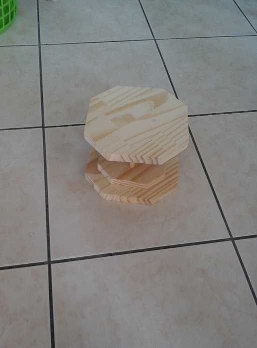 Présentoir à un étage en bois