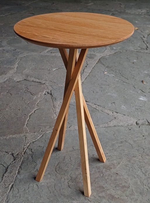 Réflexions géométriques pour table d'appoint