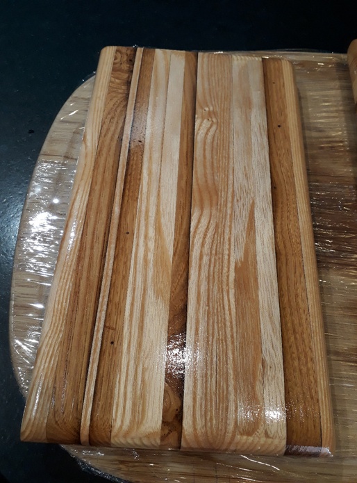 Planche à decouper le saucisson