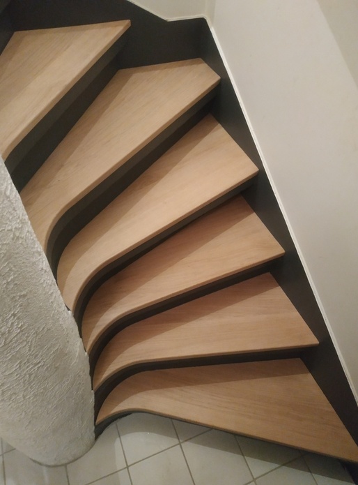 Habillage escalier en chêne massif