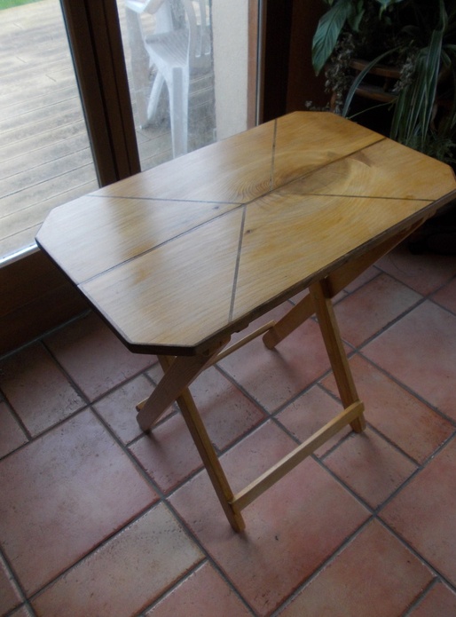 Petite table pliable
