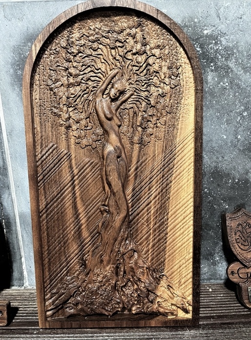 "La Femme : L'arbre de vie"