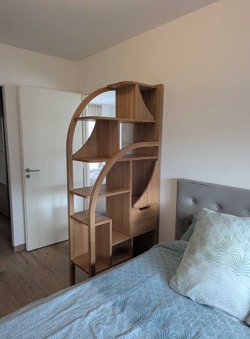 Meuble claustra et courbes