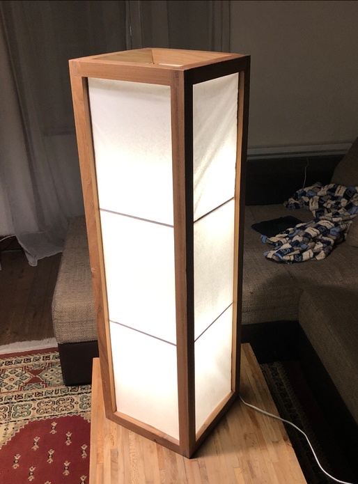 Lampe d’inspiration Japonaise en orme