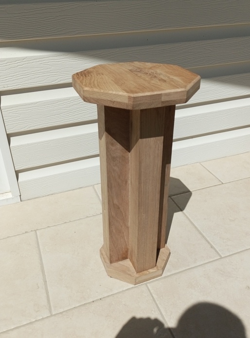 Piédestal en chêne collé