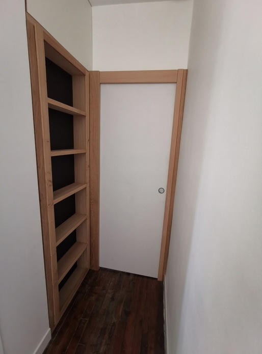 Porte bibliothèque dérobée et porte coulissante - charnière simonswerk tectus