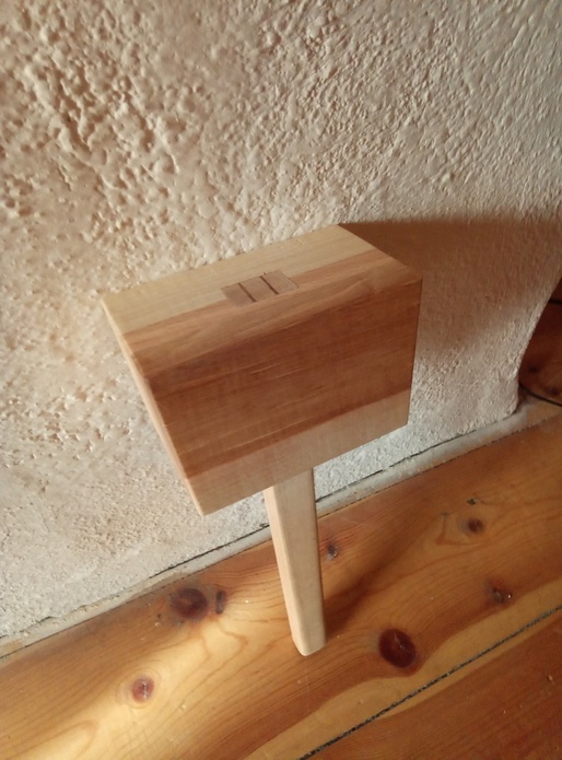 Maillet en frêne et chêne avec coins en merisier