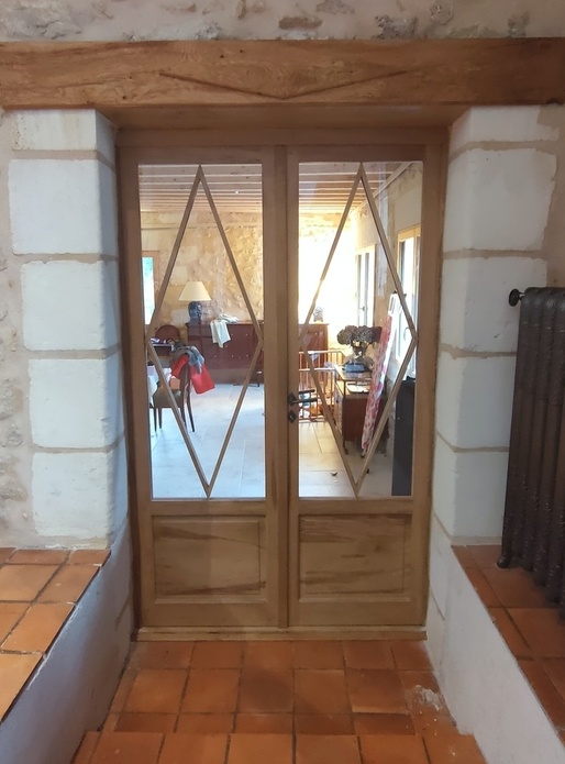 Porte double en chêne et faux linteau