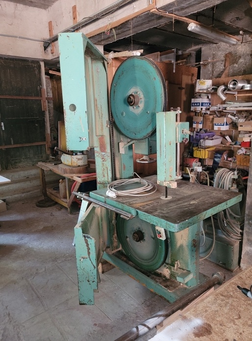 Vide atelier de menuiserie en Isère