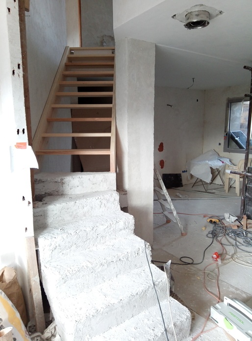 Escalier droit en frêne de pays